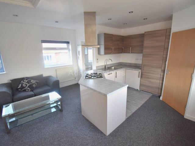 High Street, Pangbourne RG8, 2 bed flat to rent, £1,045 pcm | PrimeLocation