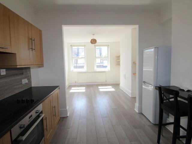 High Street, Penge SE20, 2 bed flat to rent, £1,600 pcm | PrimeLocation