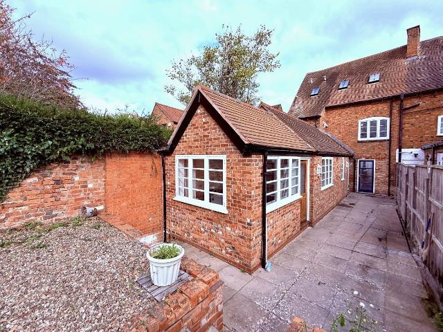 High Street, Pershore WR10, 1 bed flat to rent, £750 pcm | PrimeLocation