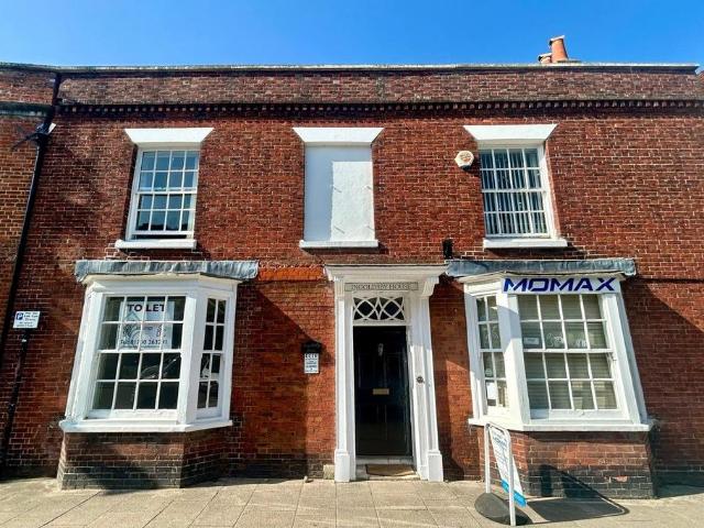 High Street, Petersfield, Hampshire. 1 bed apartment to rent £925 pcm £213 pw
