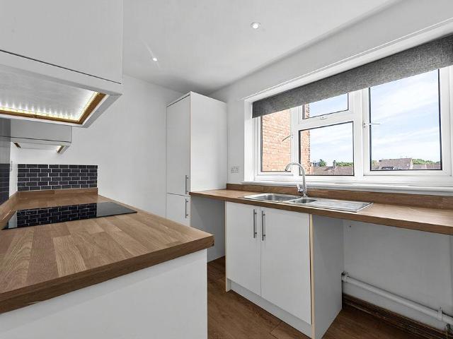 High Street, Portsmouth 3 bed apartment to rent £1,400 pcm £323 pw