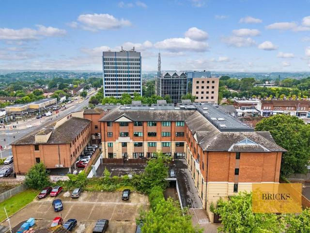 High Street, Potters Bar EN6 2 bed apartment to rent £1,575 pcm £363 pw