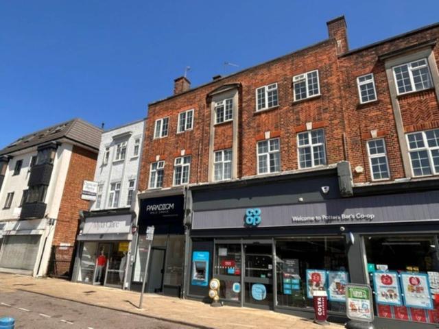 High Street, Potters Bar EN6, 2 bed flat to rent, £1,650 pcm | PrimeLocation