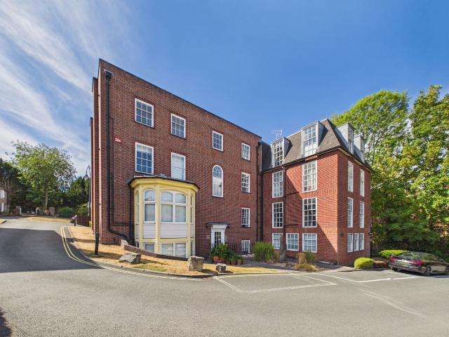 High Street PO16, 1 bed flat to rent, £1,100 pcm | PrimeLocation
