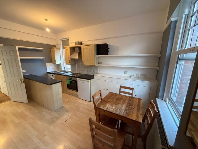 High Street, Purley CR8, 1 bed flat to rent, £1,500 pcm | PrimeLocation