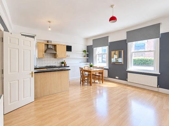 High Street, Purley CR8, 1 bed flat to rent, £1,500 pcm | PrimeLocation
