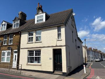 High Street, Rainham, Rainham. 1 bed apartment to rent £1,050 pcm £242 pw