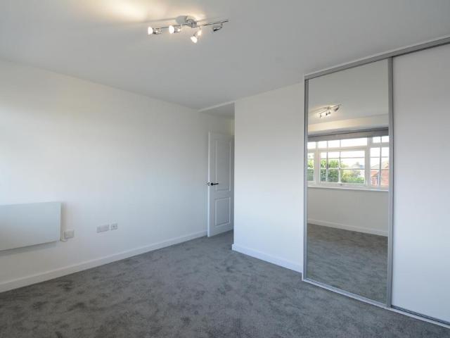 High Street, Rayleigh SS6 1 bed flat to rent £1,145 pcm £264 pw