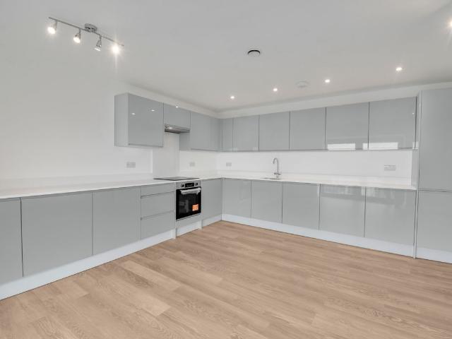 High Street, Rayleigh SS6, 1 bed flat to rent, £1,410 pcm | PrimeLocation