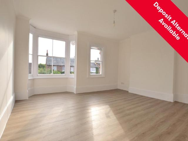 High Street, Redhill RH1 2 bed maisonette to rent £1,700 pcm £392 pw