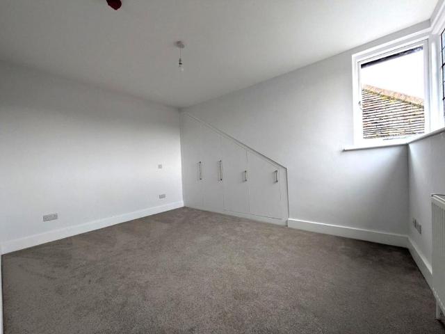 High Street, Reigate House share to rent £900 pcm £208 pw
