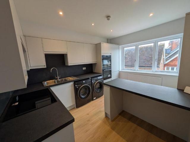 High Street, Reigate House share to rent £900 pcm £208 pw