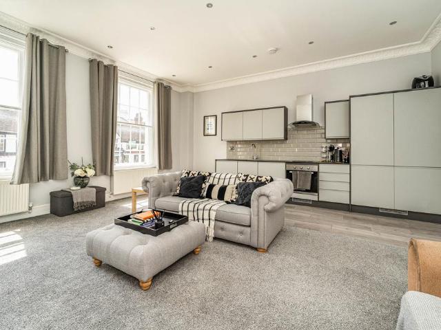 High Street, RH4 1 bed flat to rent £1,200 pcm £277 pw
