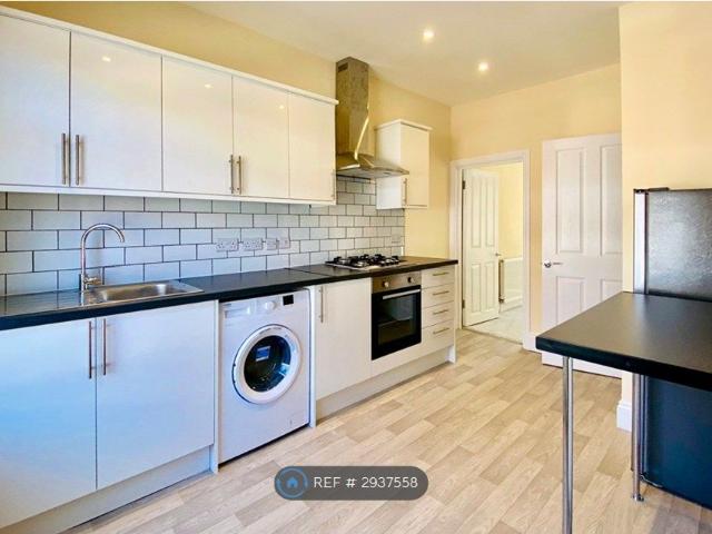 High Street Rickmansworth, Rickmansworth WD3, 2 bed flat to rent, £1,450 pcm | PrimeLocation