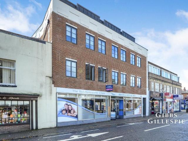 High Street, Rickmansworth. Studio to rent £1,325 pcm £306 pw
