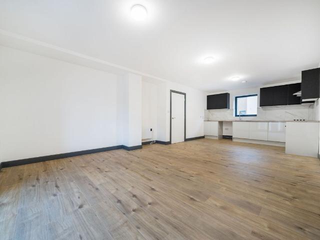 High Street, Rochester ME1, 1 bed flat to rent, £1,100 pcm | PrimeLocation