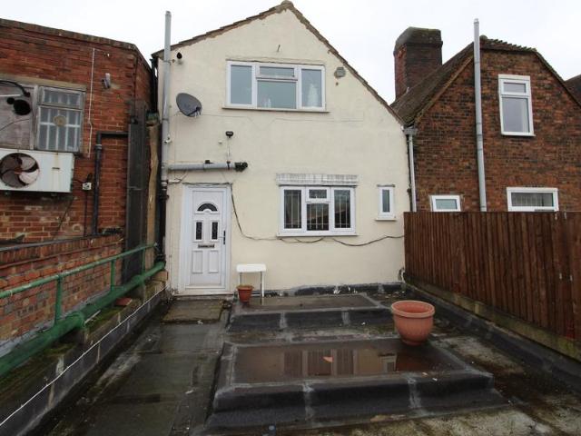 High Street, Rochester ME2 2 bed maisonette to rent £1,300 pcm £300 pw