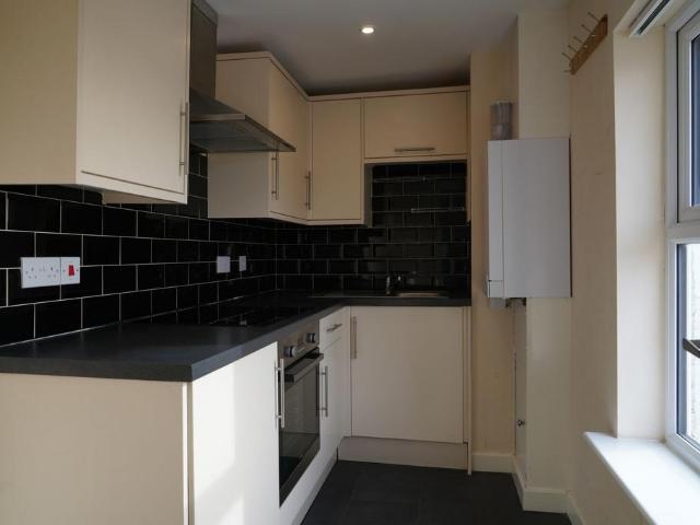 High Street, Rochester ME2 2 bed apartment to rent £1,100 pcm £254 pw