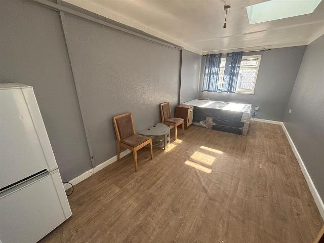 High Street, Rowley Regis B65, 1 bed flat to rent, £550 pcm | PrimeLocation