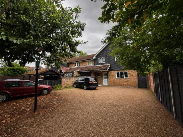 High Street, Roydon, Harlow CM19, 4 bed property to rent, £2,900 pcm | PrimeLocation