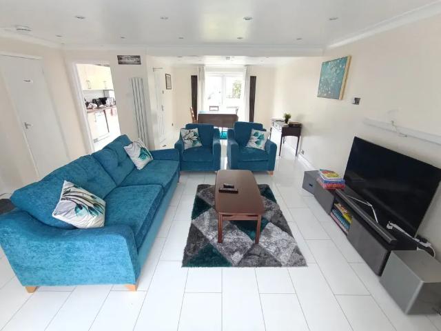 High Street, Ruislip HA4, 4 bed detached house to rent, £2,950 pcm | PrimeLocation