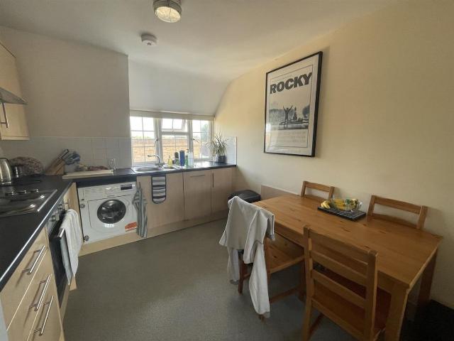 High Street, Ruislip HA4, 2 bed flat to rent, £1,500 pcm | PrimeLocation