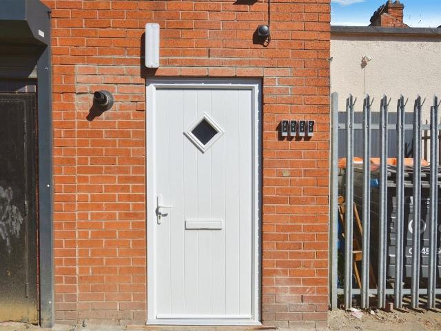 High Street, Scunthorpe DN15, 2 bed flat to rent, £650 pcm | PrimeLocation