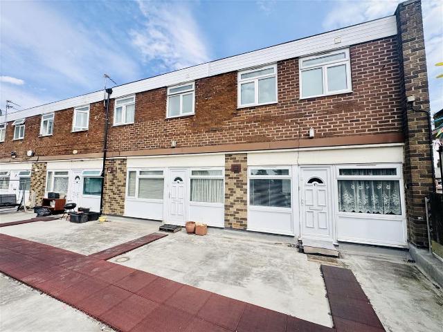 High Street, Sedgley DY3, 2 bed flat to rent, £725 pcm | PrimeLocation