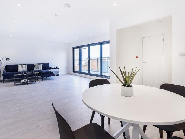 High Street, Sevenoaks TN13, 1 bed flat to rent, £1,650 pcm | PrimeLocation