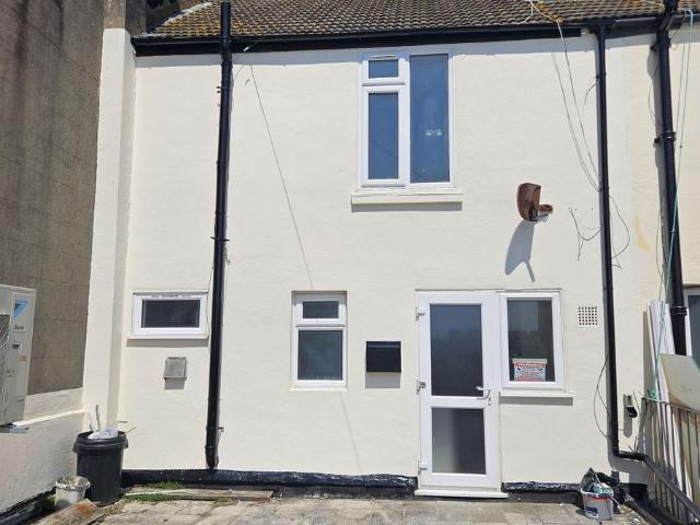 High Street, Shoreham By Sea BN43, 2 bed maisonette to rent, £1,400 pcm | PrimeLocation
