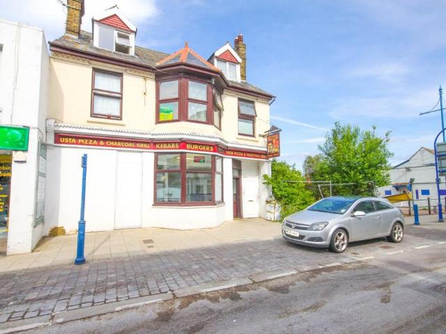 High Street, Sheerness, ME12 1UB 2 bed flat to rent £1,050 pcm £242 pw