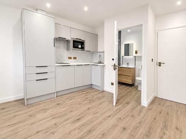 High Street, Shirehampton, Bristol BS11, Studio to rent, £1,000 pcm | PrimeLocation