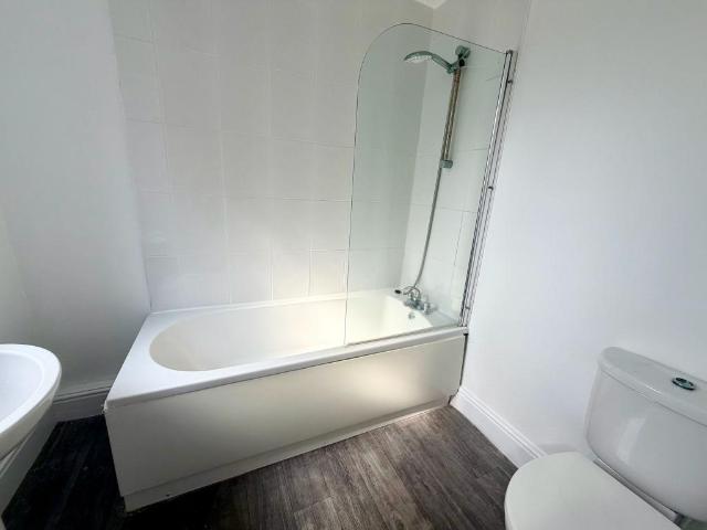 High Street, Silverdale ST5 4 bed terraced house to rent £1,906 pcm £440 pw