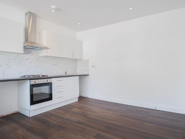 High Street, Sittingbourne ME10, 1 bed flat to rent, £1,025 pcm | PrimeLocation