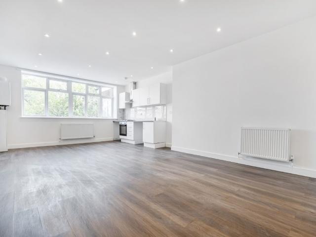 High Street, Sittingbourne ME10, 1 bed flat to rent, £895 pcm | PrimeLocation