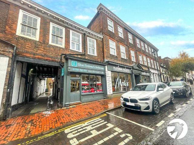 High Street, Sittingbourne, Kent, ME10 2 bed flat to rent £1,050 pcm £242 pw