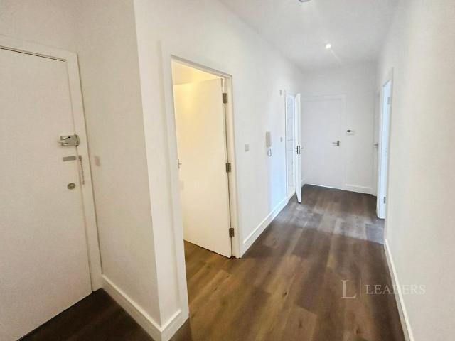 High Street, Sittingbourne, Kent, ME10 2 bed flat to rent £1,195 pcm £276 pw