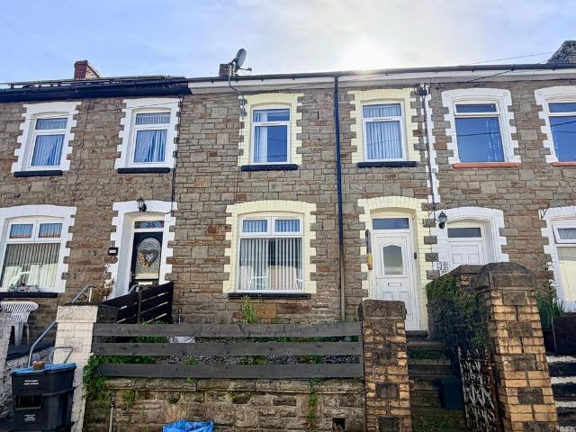 High Street, Six Bells, NP13 3 bed terraced house to rent £800 pcm £185 pw