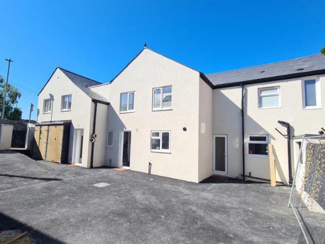 High Street South, Dunstable, LU6 2 bed maisonette to rent £1,310 pcm £302 pw