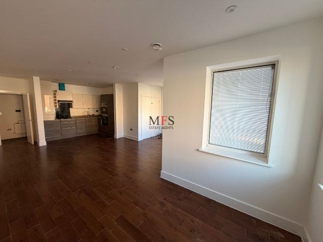 South Road, Southall UB1, 2 bed flat to rent, £1,975 pcm | PrimeLocation