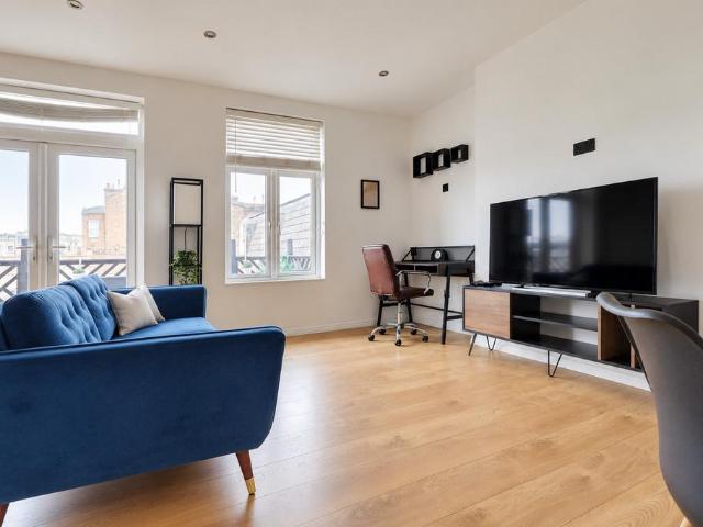High Street, Southend on sea, SS1 2 bed flat to rent £1,350 pcm £312 pw