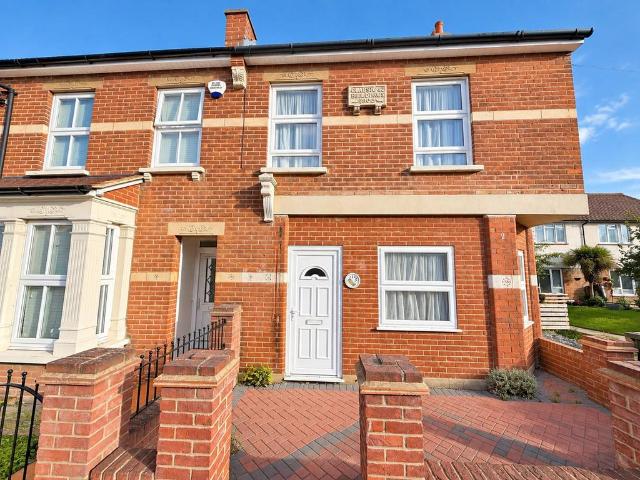 High Street, Southend on Sea, SS3 4 bed house to rent £1,800 pcm £415 pw