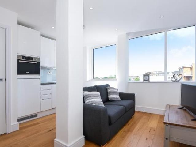 High Street, Slough SL1, Studio to rent, £950 pcm | PrimeLocation