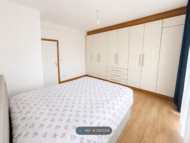 High Street, Slough SL1, 1 bed flat to rent, £1,300 pcm | PrimeLocation