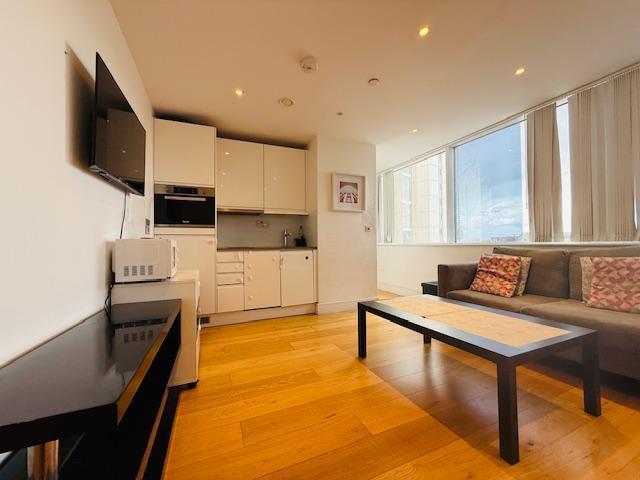 High Street, Slough, SL1 1GF 1 bed flat to rent £1,150 pcm £265 pw