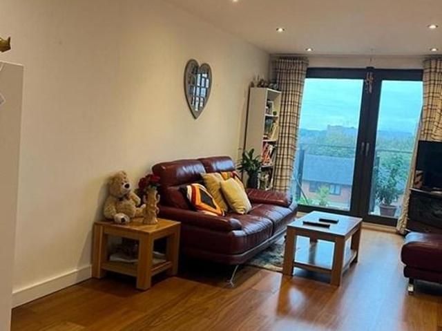High Street, Slough, SL1 2 bed flat to rent £1,500 pcm £346 pw