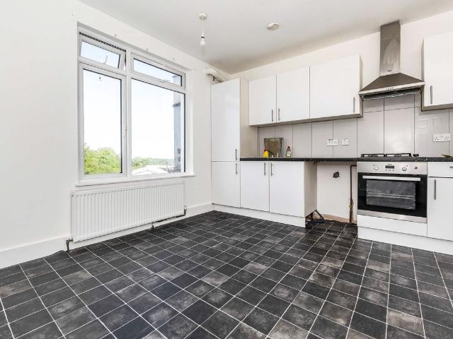 High Street, Swanley BR8, 2 bed flat to rent, £1,295 pcm | PrimeLocation