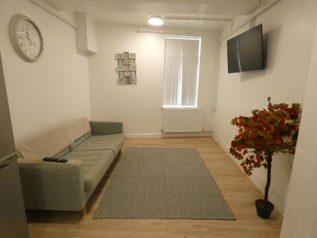 High Street, Swansea SA1, 3 bed flat to rent, £1,800 pcm | PrimeLocation