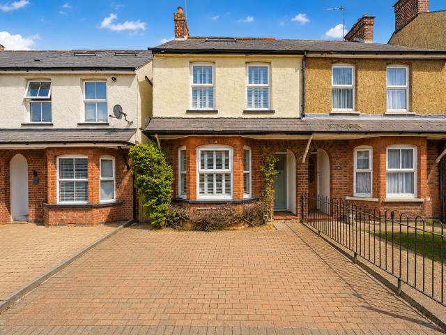 High Street, St. Albans AL2 4 bed semi detached house to rent £3,250 pcm £750 pw