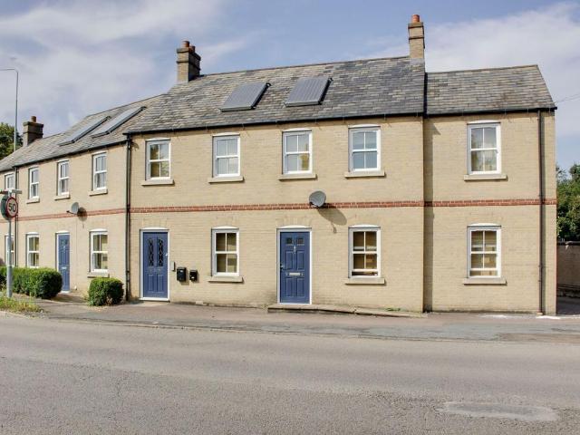 High Street, St. Neots PE19 2 bed flat to rent £995 pcm £230 pw